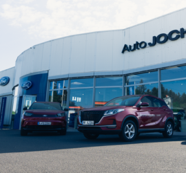 Ford Standort St. Wendel | Jochem Gruppe Ford Standort St. Wendel | Jochem Gruppe | Das Bild zeigt zwei Fahrzeuge vorm Eingang.