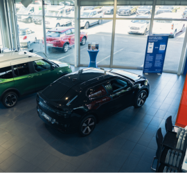 Ford Standort St. Wendel | Jochem Gruppe Ford Standort St. Wendel | Jochem Gruppe | Das Bild zeigt Fahrzeuge im Schauraum.