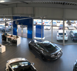 Ford Standort St. Wendel | Jochem Gruppe Ford Standort St. Wendel | Jochem Gruppe | Das Bild zeigt Fahrzeuge im Schauraum.