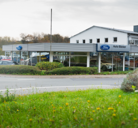 Auto Bäcker | Das Bild zeigt das Firmengebäude von außen.