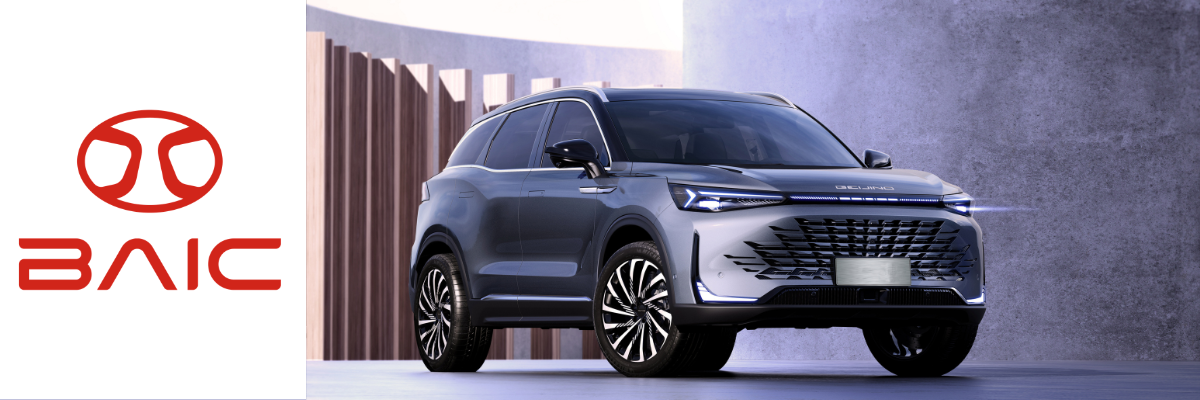 Angebot BAIC X75 | Das Bild zeigt einen blaugrauen SUV vor einem modernen Hintergrund.