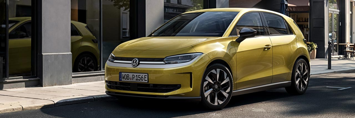 Volkswagen ID. Polo | Jochem Gruppe | Das Bild zeigt einen gelben PKW auf einem Parkplatz in der Stadt.