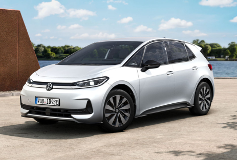 Volkswagen ID.3 NEO | Jochem Gruppe | Das Bild zeigt einen weißen PKW auf einem Parkplatz am Wasser.