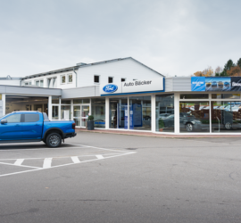 Auto Bäcker | Neunkirchen | Jochem Gruppe Auto Bäcker | Neunkirchen | Jochem Gruppe | Das Bild zeigt den Eingangsbereich von Auto Bäcker.