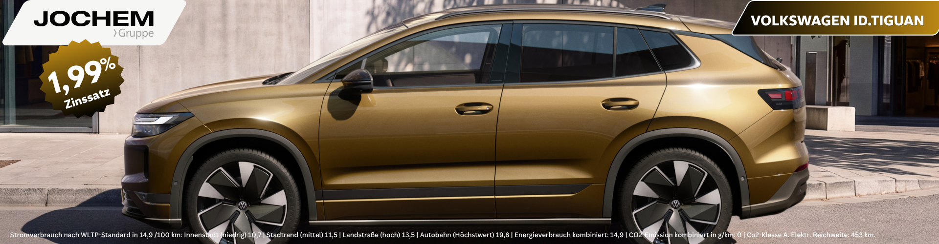 Angebot Volkswagen ID. Tiguan | Jochem Gruppe Angebot Volkswagen ID. Tiguan | Jochem Gruppe | Das Bild zeigt einen braunen SUV vor einem modernen Gebäude in der Stadt.